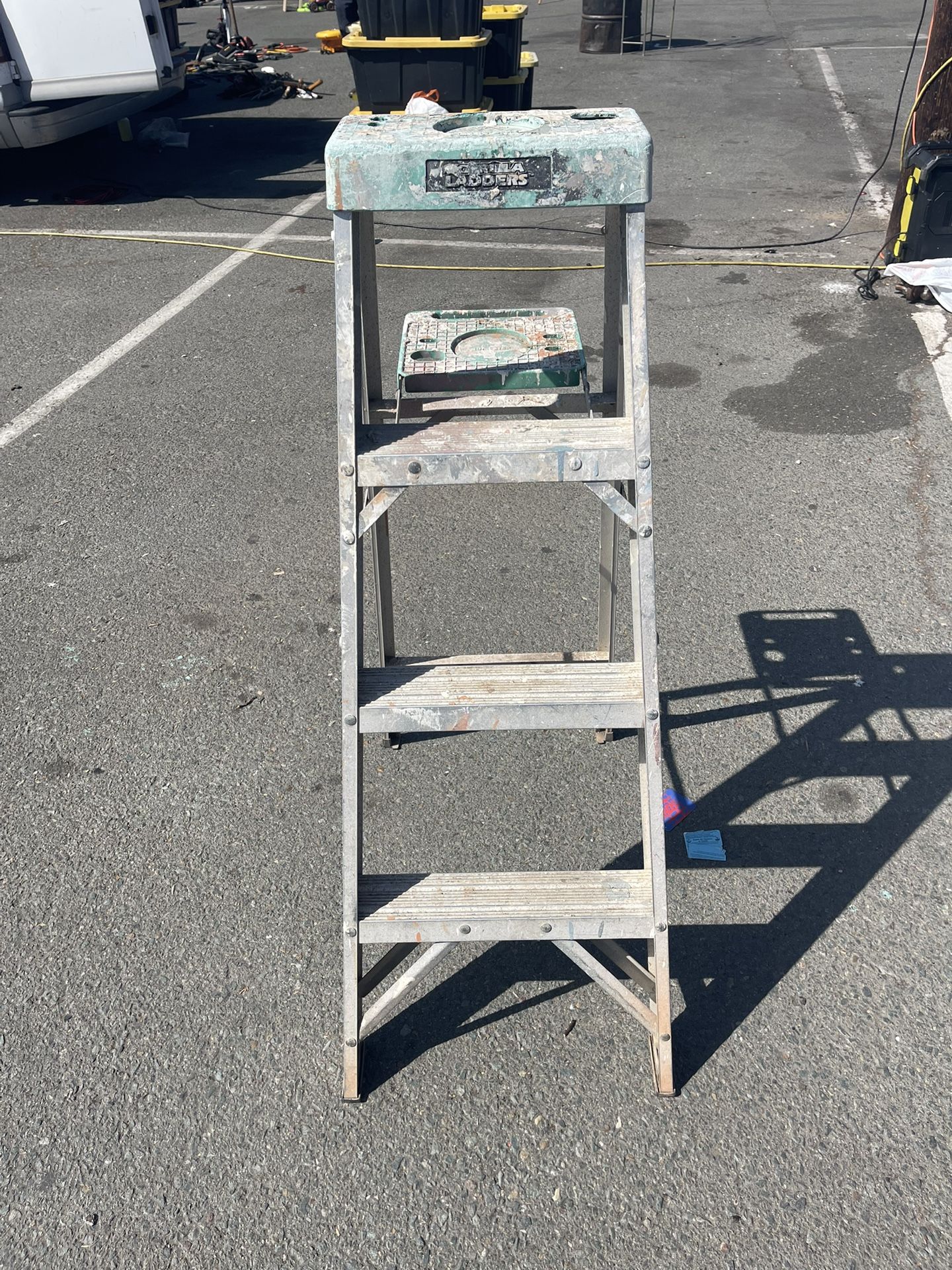 Gorilla ladder Size : 3ft