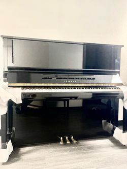 1990 Yamaha U30BL Upright Piano