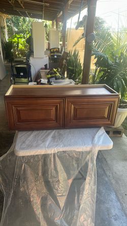 Upper kitchen cabinet