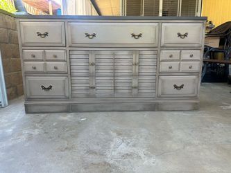 Dresser in good condition