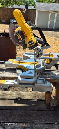 Dewalt 20v cordless 71/4 miter saw