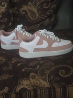 Brand New Women's Nikes size 7.5