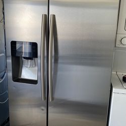 Samsung  refrigerator in very good condition 