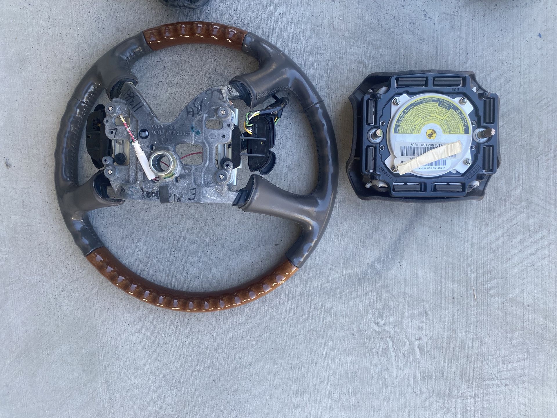 2003-2006 Cadillac Escalade Steering Wheel