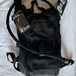 NWT—CAMELBAK AMBUSH black backpack…..3L/100oz