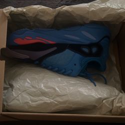 Yeezy 700 8.5