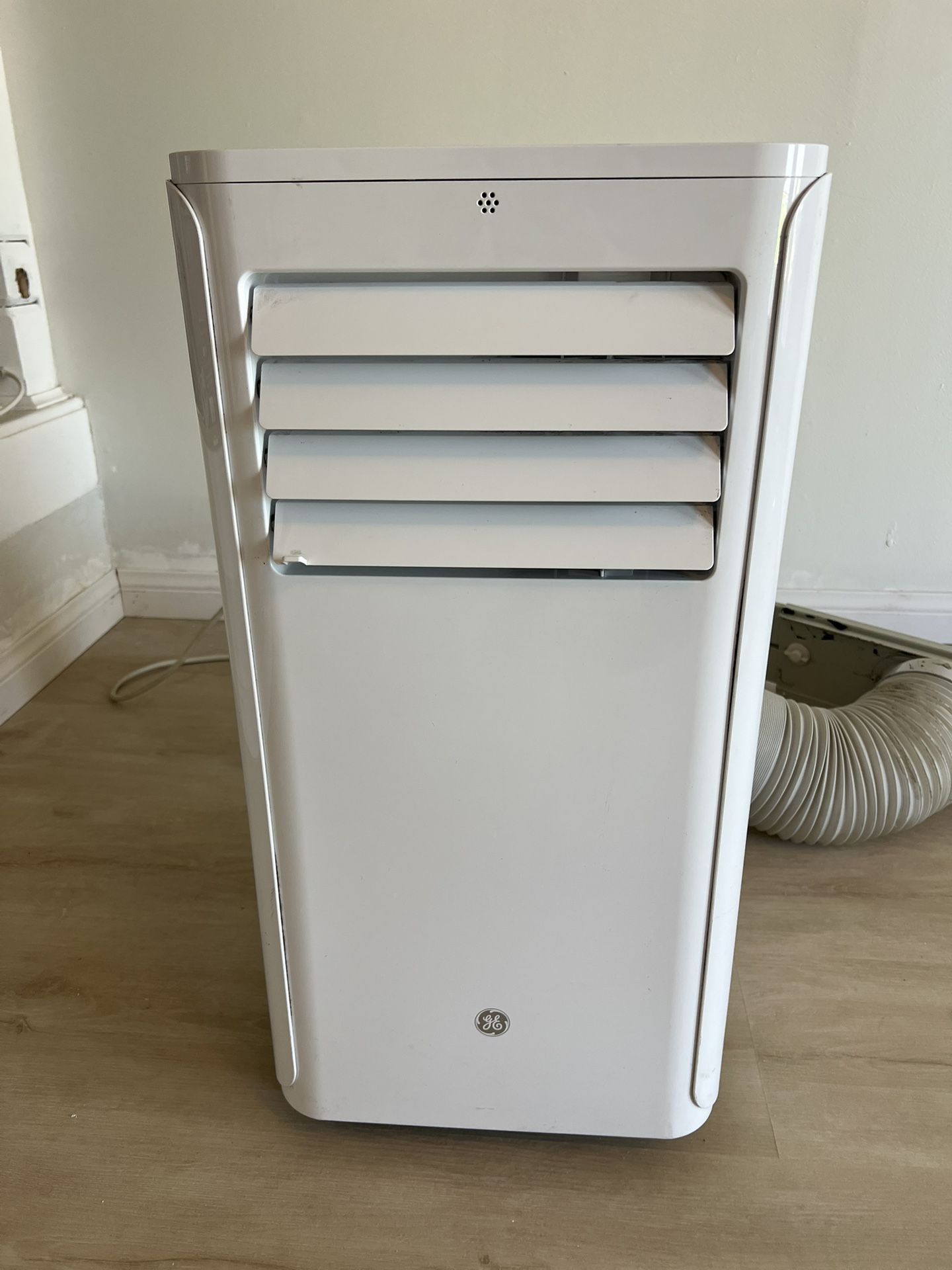 GE Portable AC and Dehumidifier - Very Cold
