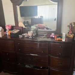Dresser With Mirror 