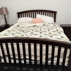 🛏️ For Sale: Queen Bedroom Set — Solid Wood, Great Condition