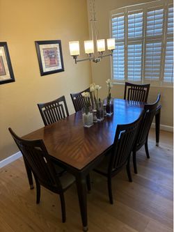 Kathy Ireland Dining Room Table and Chairs set Modern Elegant Mahogany Wood 80”x42”