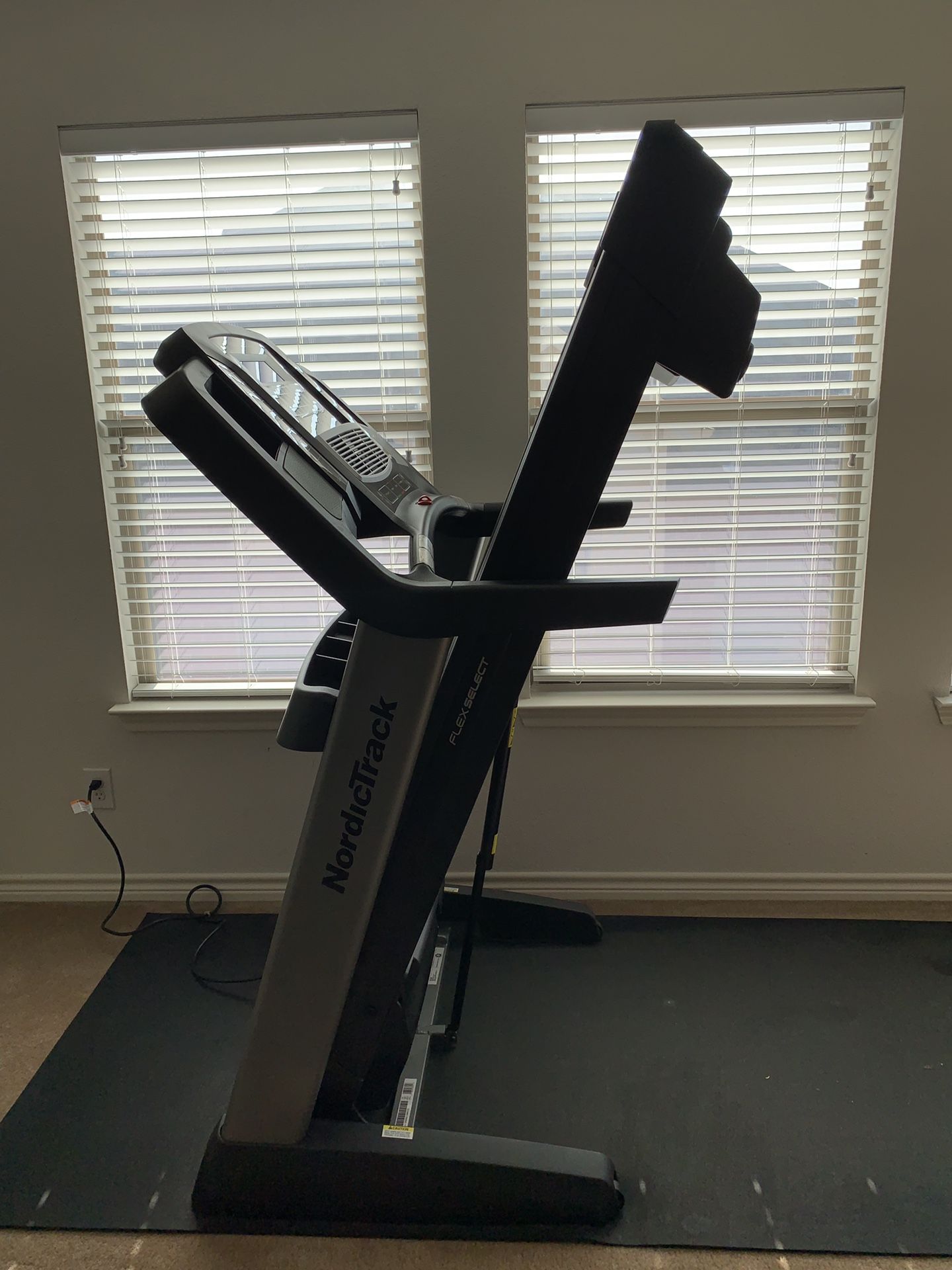 NordicTrack Elite 3700 Treadmill for Sale in Frisco, TX OfferUp