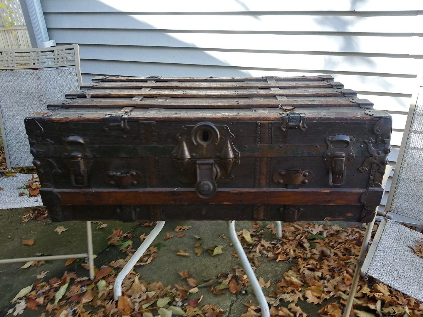 Old trunk box style