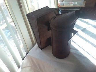 Bee smoker Woodman's famous bee-ware