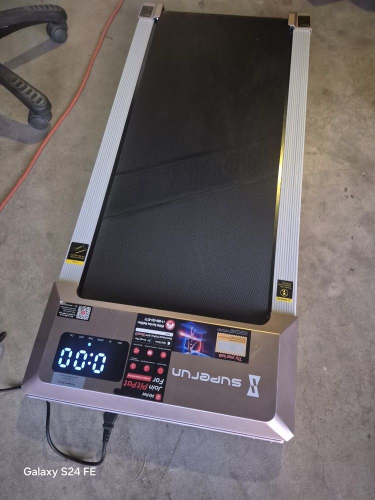 Situation Superun Treadmill - Under Desk -Like New