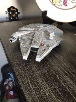 Millennium Falcon 6x4 inch model lights up