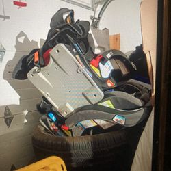 2 car seats