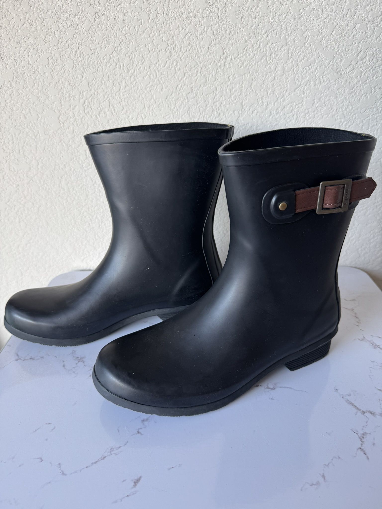 Chooka Black Rain Boots with Brown Buckle