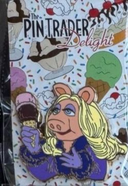 PTD miss piggie Disney pin