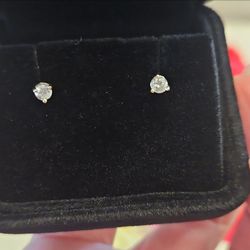 Beautiful 0.29 TCW Martini 3 prong 14k white gold stud diamond earrings