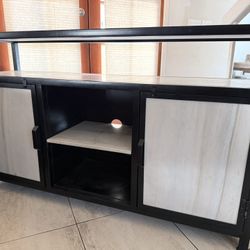 TV Stand/entertainment Center
