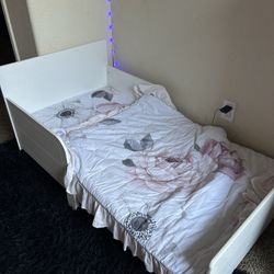 Toddler bed white