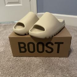 Yeezy Slides Bone Size 10