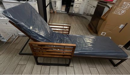 Cost way lounge chair