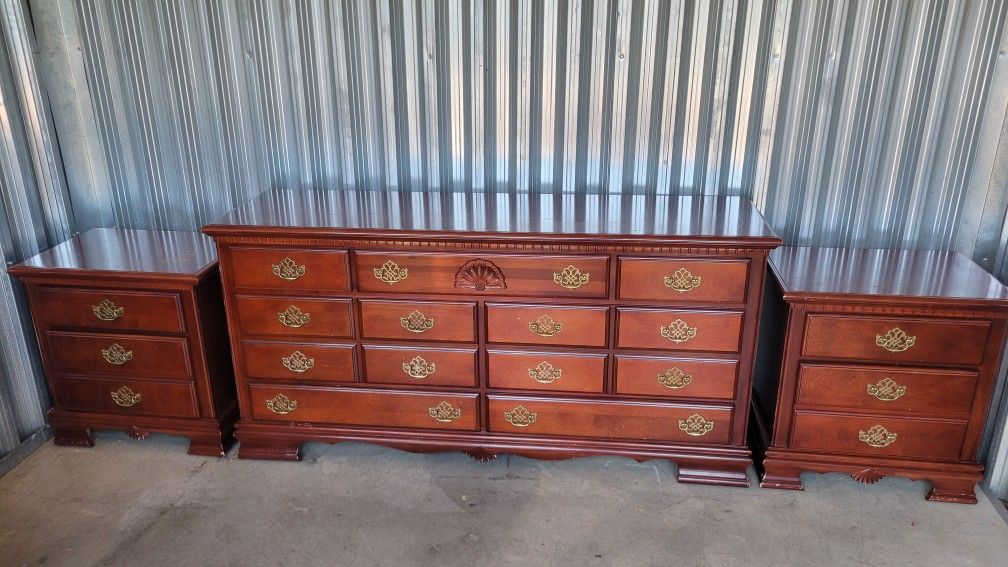 Dresser Set-7 Drawer Dresser & 2 Nightstands