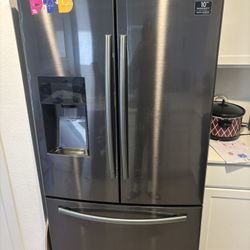 Samsung Refrigerator (Great Condition)