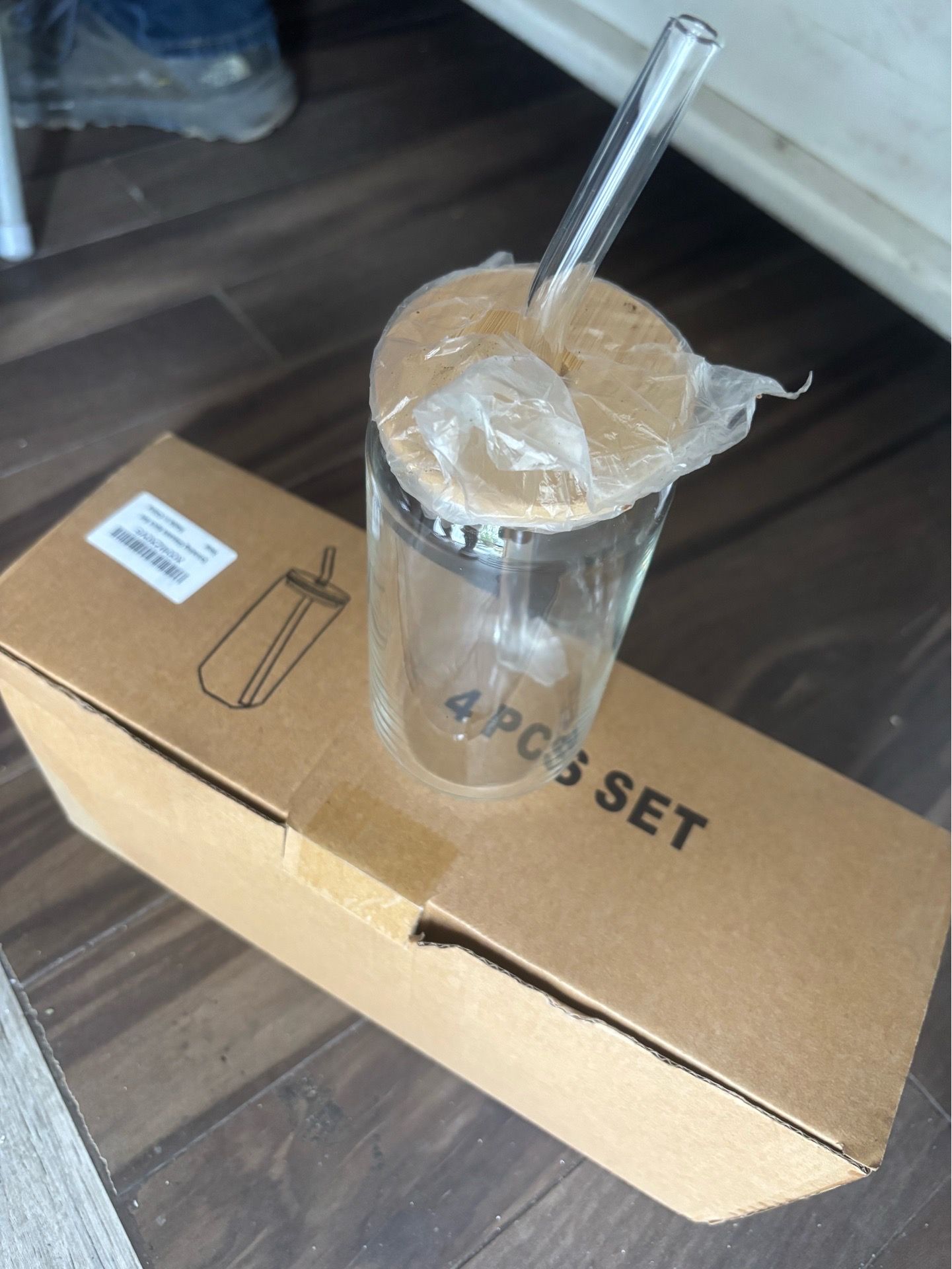 Drinking cups with straw