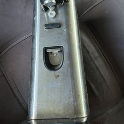 Electric can opener