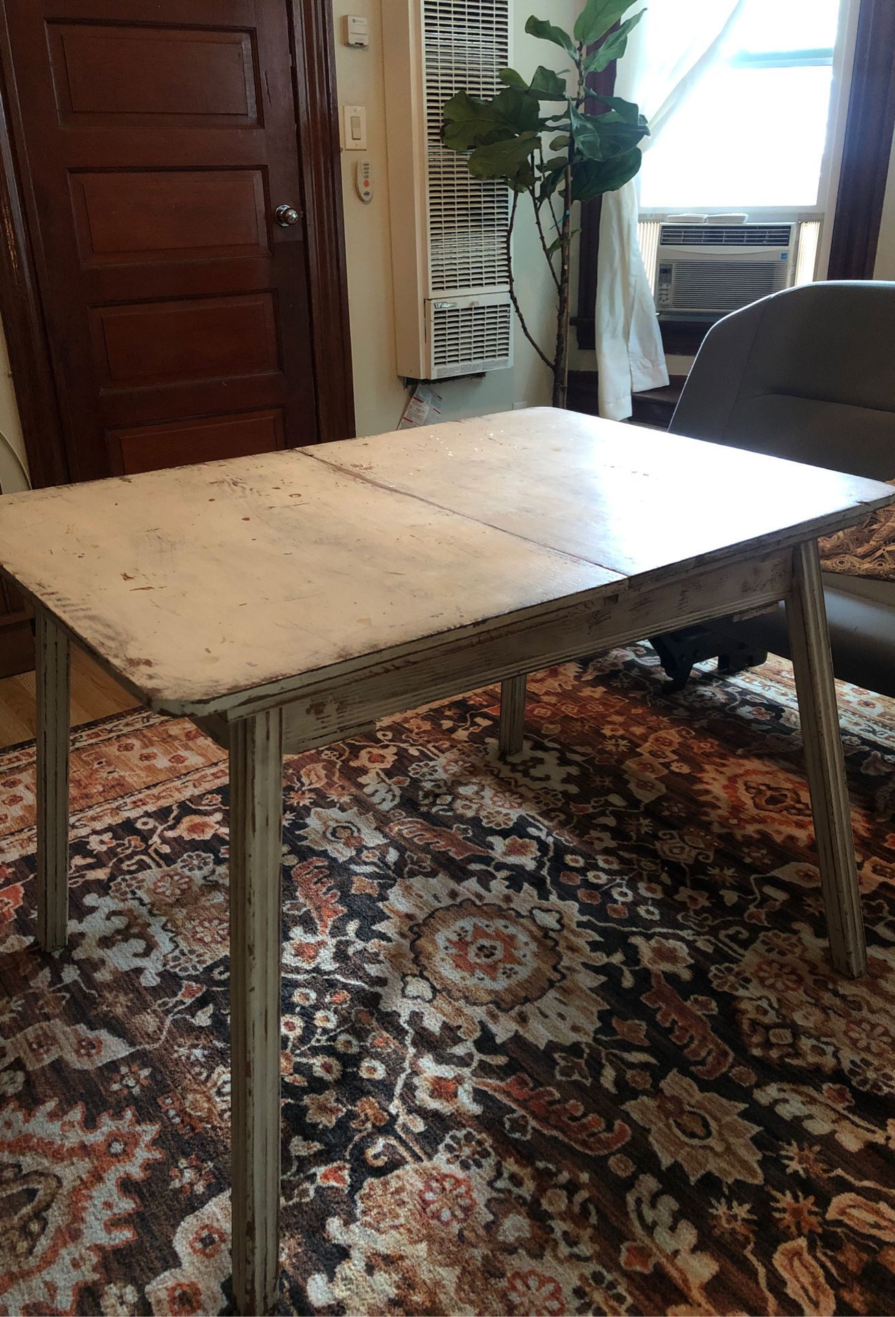 White antique table