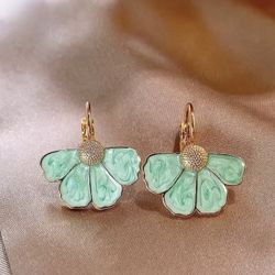 GREEN ENAMELED 4 PETAL FLOWER EARRINGS 
