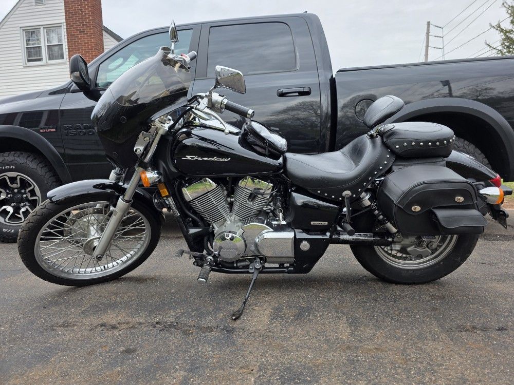 Honda Shadow 750cc- Cobra pipes, Bluetooth, mustang seat, driver back rest, Bullet fairing