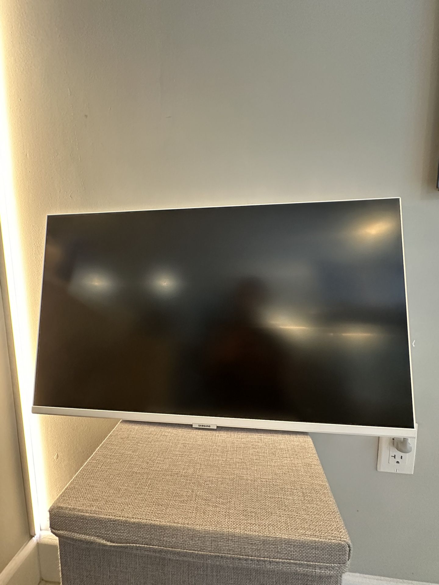 Samsung Smart TV 32” $150