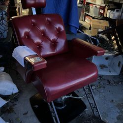 Antique barbers Chair In Great Condition.
