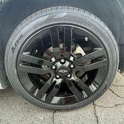 CHEVY HHR SS WHEELS WITH NEW TIRES COBALT SS $1,150