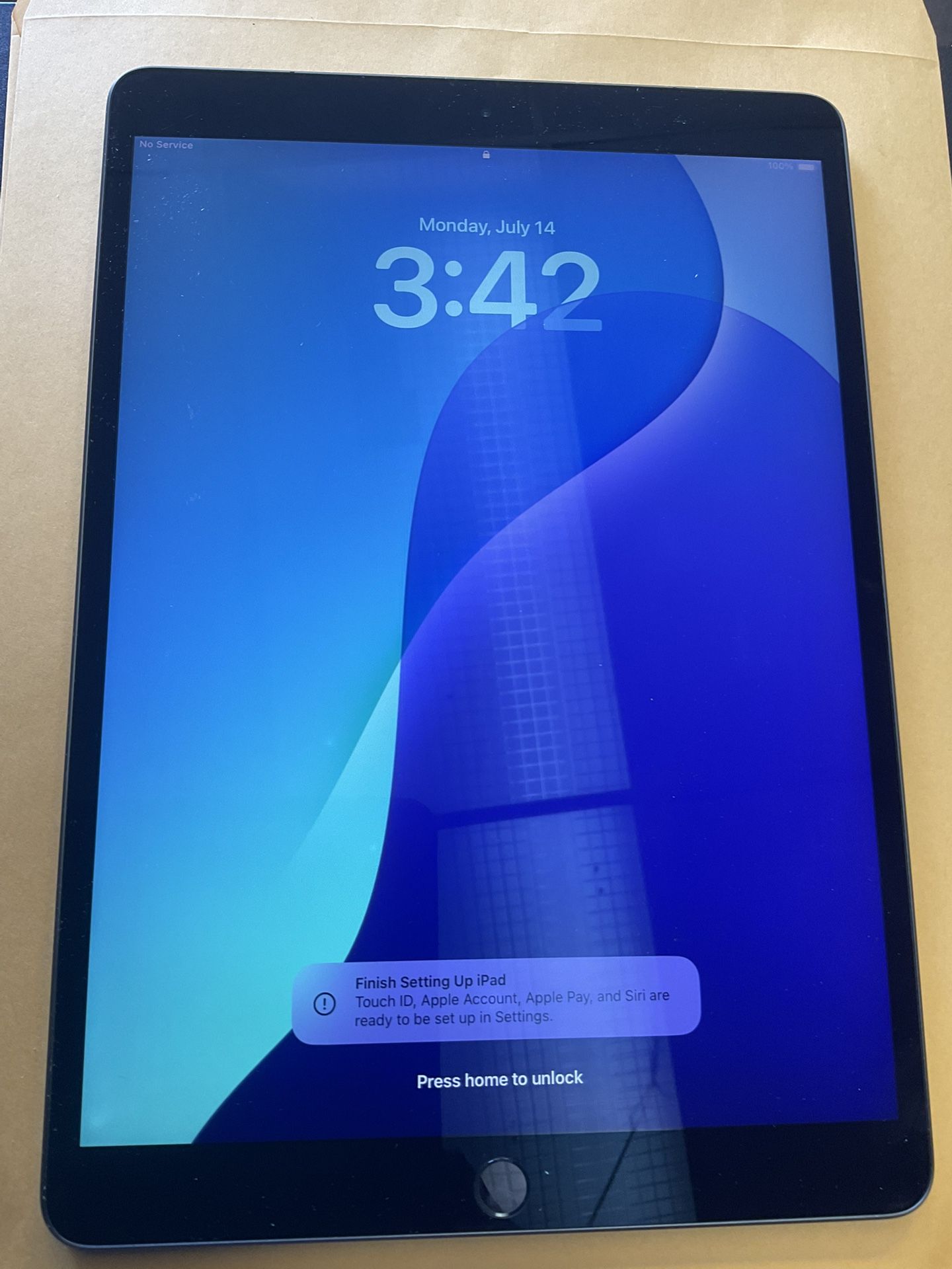 iPad Air 3, 64 GB with cellular and WiFi