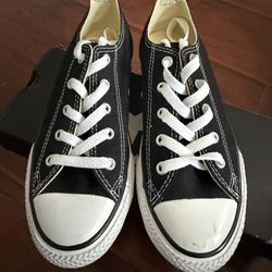 Youth Converse Size 2, Low Top