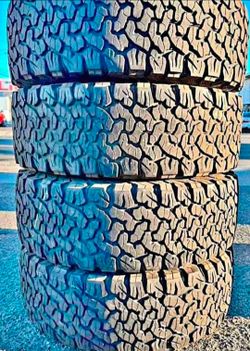 275 65 18 Bfgoodrich ko2 tires Con 80% de Vida Las 4