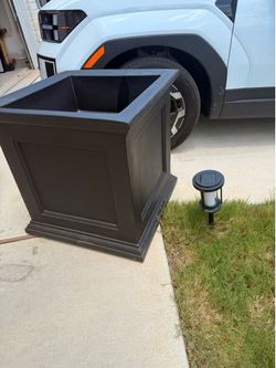New  big planter