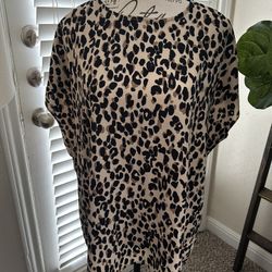 Nordstrom’s Women’s Short Sleeve Top Mid Size / Plus Size 