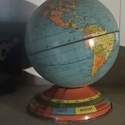 Vintage early nineteen fifty coinbank tin