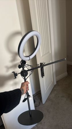 Phone stand with ring light