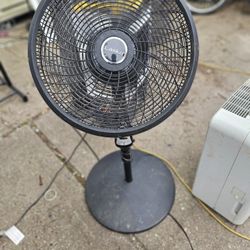 Price Is Firm.. 22-in Oscillating Pedestal Digital Fan