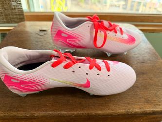 Brand New Nike Mercurial Vapor 16 Academy Cleats - Mens 5 / Women’s 6.5