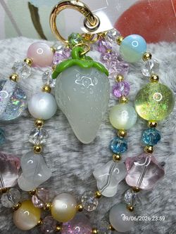 Frosty Fresa Strawberry pastel Phone charm