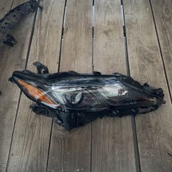 2021 Toyota Camry SE Headlight 