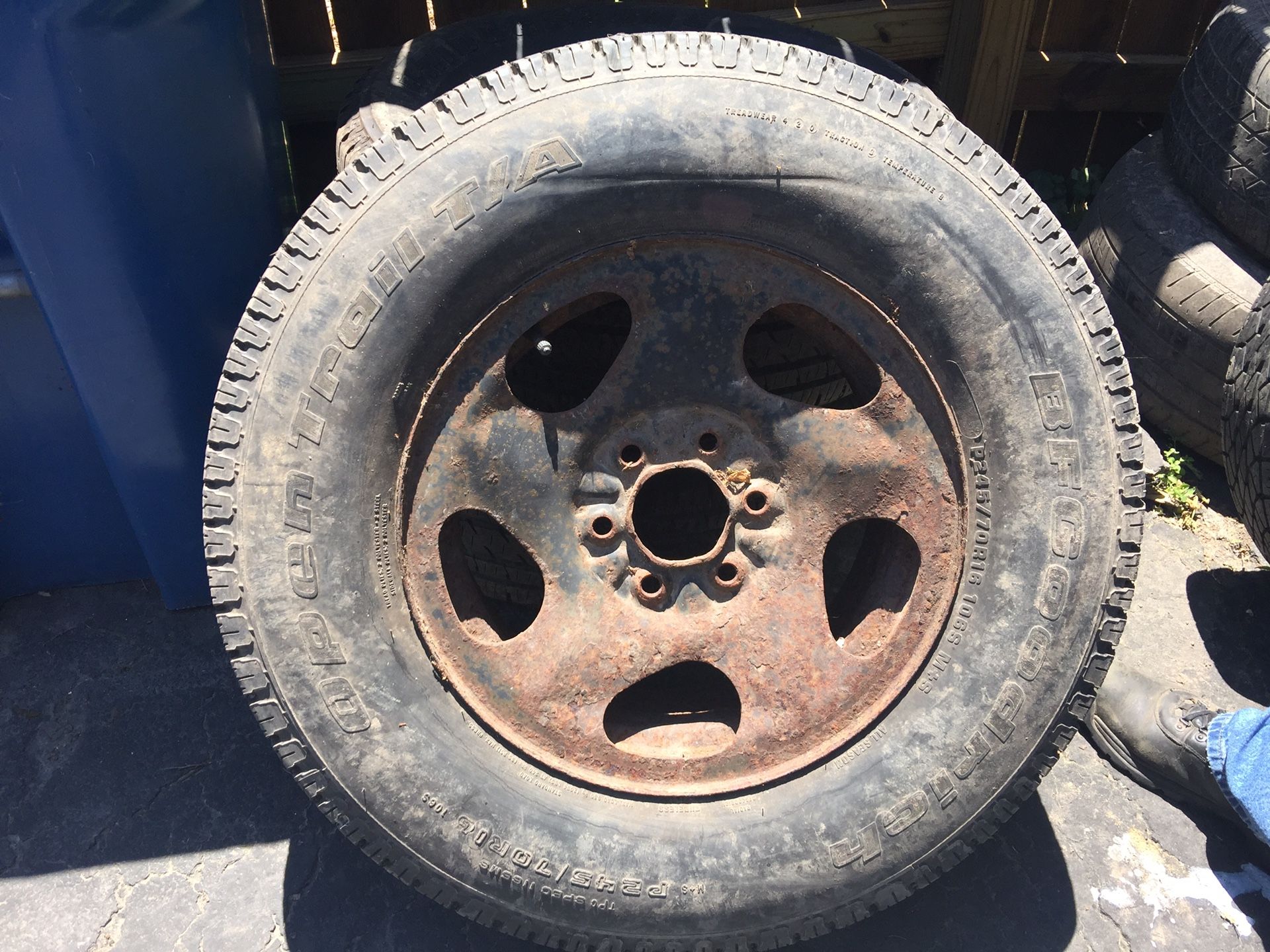 Good expert tire for chevy six locks