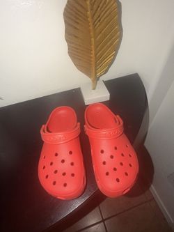 Red Crocs Size 6 In Woman